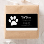 Witte Hond Poot op zwarte Huisdierverzorging Bedri Etiket (Insitu)