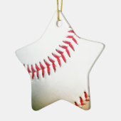 Witte honkbal met rood getikt keramisch ornament (Links)