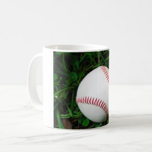 Witte honkbal met rood getikt koffiemok (Voorkant links)