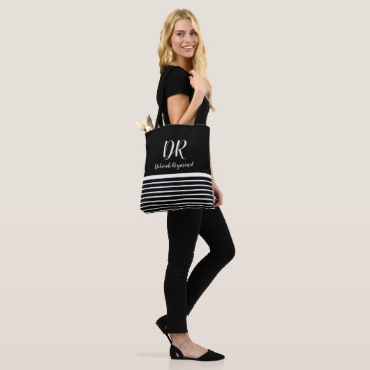 Witte Horizontale Strepen monogram elegant zwart Tote Bag (Op model)