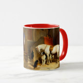 WITTE HORSE MET HONDEN EN DALCONS IN STABIEL MOK (Voorkant rechts)