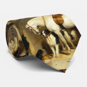 WITTE HORSE MET HONDEN EN DALCONS IN STABIEL STROPDAS (Opgerold)