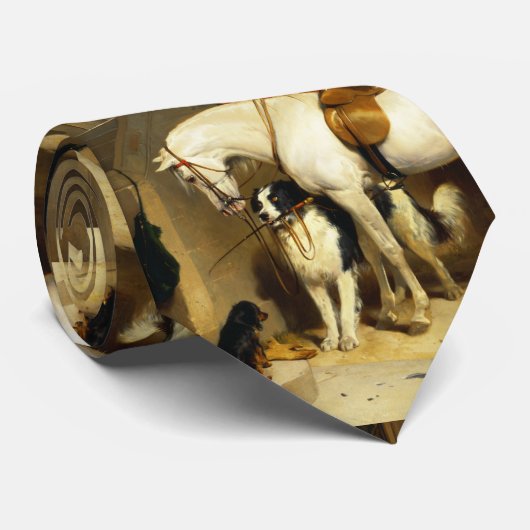 WITTE HORSE MET HONDEN EN DALCONS IN STABIEL STROPDAS (Opgerold)