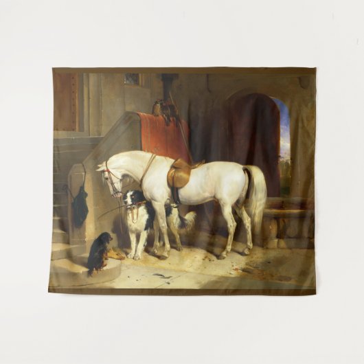 WITTE HORSE MET HONDEN EN DALCONS IN STABIEL WANDKLEED (Voorkant (horizontaal))