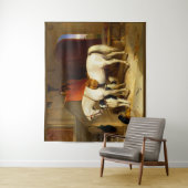 WITTE HORSE MET HONDEN EN DALCONS IN STABIEL WANDKLEED (In situ)