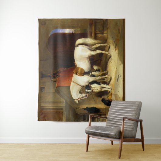 WITTE HORSE MET HONDEN EN DALCONS IN STABIEL WANDKLEED (In situ)