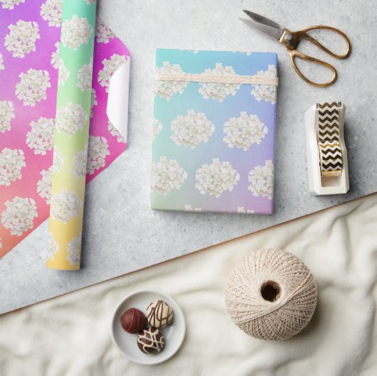 Witte hortensia op gradiënt regenboog achtergrond cadeaupapier (Crafts)