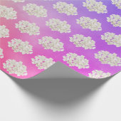 Witte hortensia op gradiënt regenboog achtergrond cadeaupapier (Hoek)