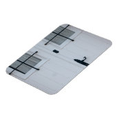 Witte houten deur met zwarte, witte, strijkbanden magneet (Linkerzijde)