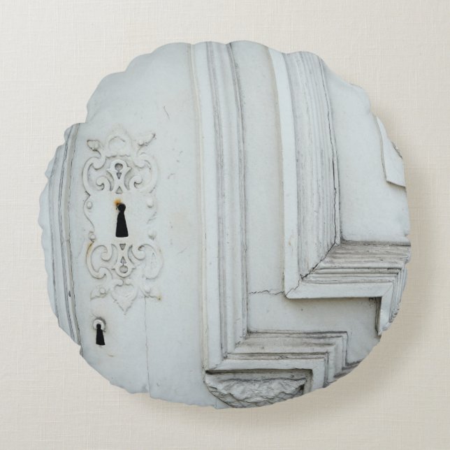Witte houten lijst rond kussen (Voorkant)