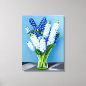 Witte hyacinten in een glazen vaas op blauw canvas afdruk (Voorkant)