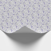 Witte Hydrangea bloemblaadjes op Paarse Cadeaupapier (Hoek)