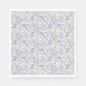 Witte Hydrangea bloemblaadjes op Paarse Servet (Voorkant)