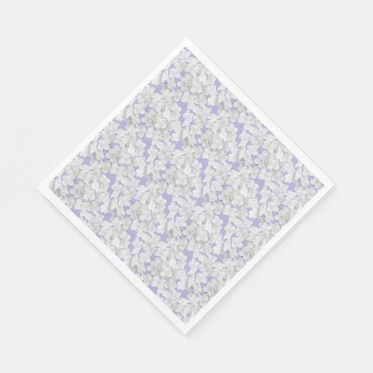 Witte Hydrangea bloemblaadjes op Paarse Servet (Hoek)