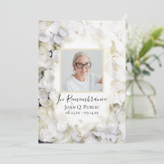 Witte Hydrangea Bloemen Begrafenisdienst Programmakaart (Staand voorkant)