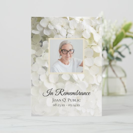 Witte Hydrangea Bloemen Begrafenisdienst Programmakaart (Staand voorkant)