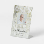 Witte Hydrangea Bloemenviering van het leven Begra Reclamebord Met Voetstuk (Voorkant)