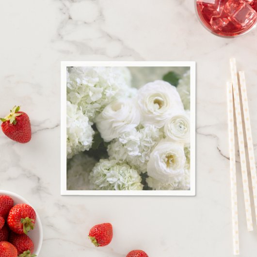 Witte hydrangeas en ranunculus servetten (Insitu)