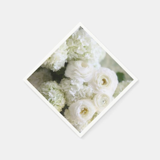 Witte hydrangeas en ranunculus servetten (Hoek)