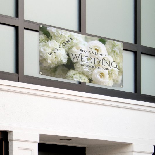 Witte hydrangeas en ranunculus spandoek (Buitenkant Gebouw)