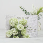 witte hydrangeas met script behalve de datum save the date (Staand voorkant)
