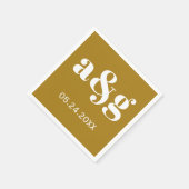 Witte initialen typografie op gouden bruine bruilo servet (Hoek)