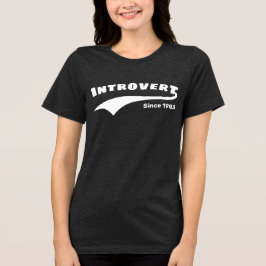 Witte Introvert Typografie Swoosh Aangepaste Datum Tri-Blend Shirt