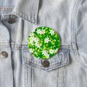 Witte jasmine uit groene bladeren ronde button 7,6 cm (In situ)