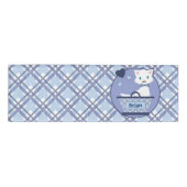 Witte jongen poetst in mand met hart naambadge (Voorkant)