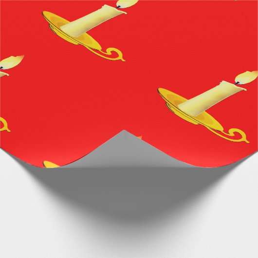 Witte kaarsen op rood inpakpapier (Hoek)