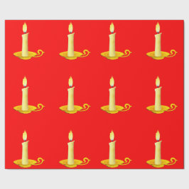 Witte kaarsen op rood inpakpapier