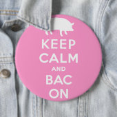 Witte kalm houden en bacon ronde button 6,0 cm (In situ)