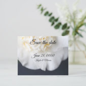 Witte kamellietbloem save the date (Staand voorkant)