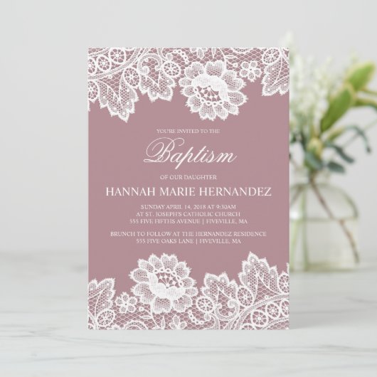 Witte kant aangepaste kleur doop uitnodiging (Staand voorkant)