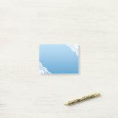 Witte kant blauwe post-it® notes (Op bureau)