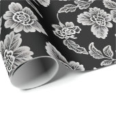 Witte kant bloemen op zwart cadeaupapier (Rol Hoek)