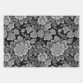 Witte kant bloemen op zwart inpakpapier vel (Voorkant)