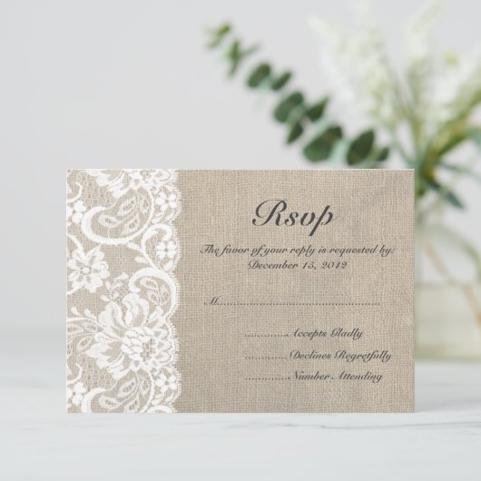 Witte kant en Burlap bruiloft RSVP Kaart (Staand voorkant)