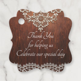 Witte kant en rustieke houtnerf bedankjes labels