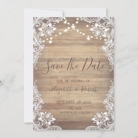 Witte kant, houtstructuur, lichtjes Save The Date (Voorkant)