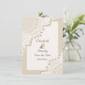 Witte kant met parels bruiloft Save the Date (Staand voorkant)