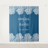 Witte kant op blauwe bruiloft achtergrond wandkleed (Voorkant)