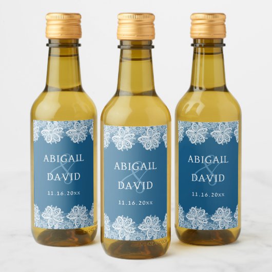 Witte kant op blauwe bruiloft Mini Wijn Etiket (Flessen)