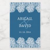 Witte kant op blauwe bruiloft Mini Wijn Etiket (Enkel label)