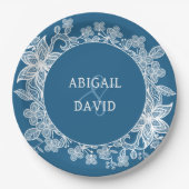 Witte kant op blauwe bruiloft papieren bordje (Voorkant)