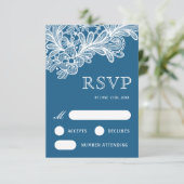 Witte kant op Blue Wedding RSVP Kaart (Staand voorkant)