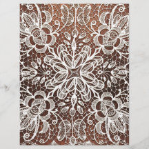 Witte kant op donkere houten schroefpapier