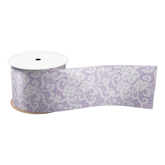 Witte kant op lavender satijnen lint (Spoel)