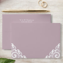 Witte kant op lichte Mauve