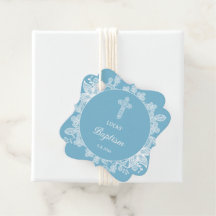 Witte kant op pastelblauwe doop